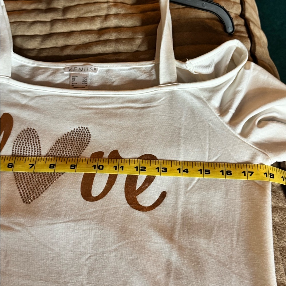 Venus White “Love” Cold-Shoulder Top with Metallic Heart (Size Large) - Picture 3 of 8